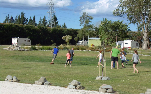 Glenavys Waitaki River Motor Camp - Caravan Park