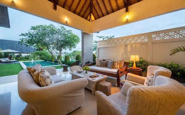 Peaceful Private Villa, 3 BR, Canggu With Staff