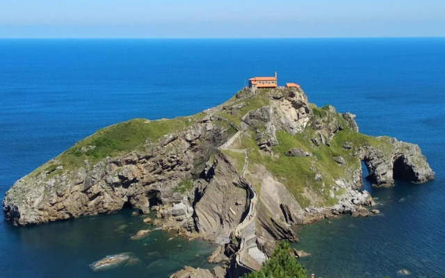 Cozy White Home in Getxo