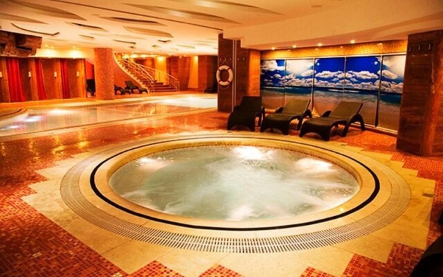 Chamran Grand Hotel