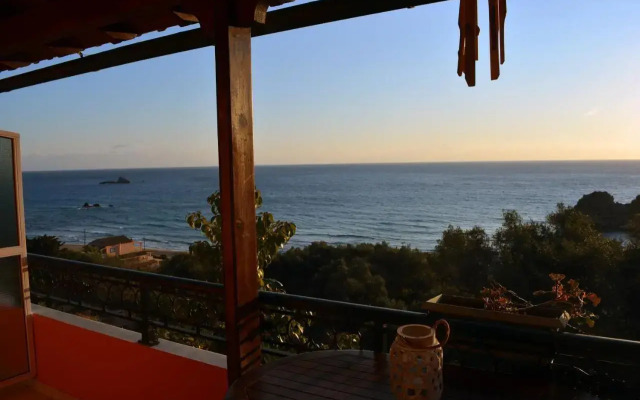 Papadatos Apts With Amazing View - 5mins from the beach