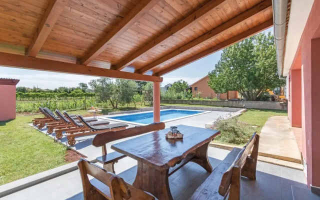 Stunning Home in Fazana With Wifi and 5 Bedrooms