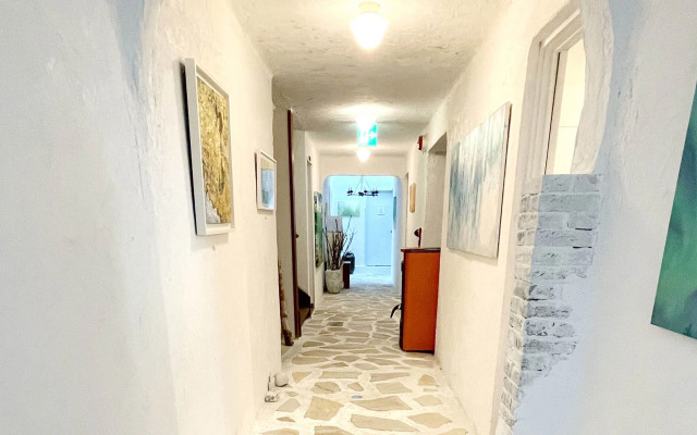 Gallery Hara & Guest House