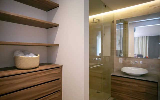 Kaab by the Beach. Condo with roofpool