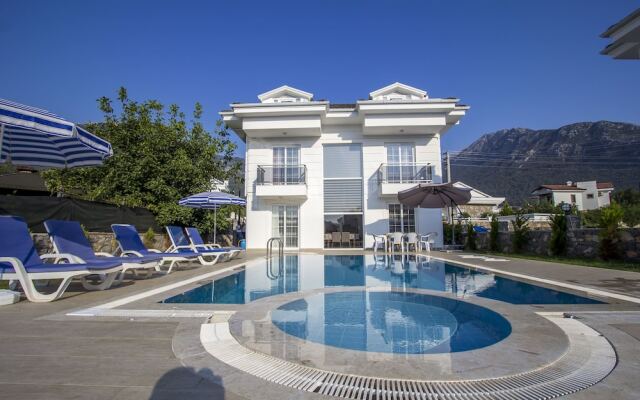 Villa Frezya by Villamnet
