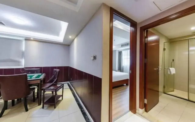 The King Lycra Hotel