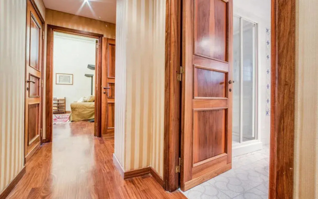 Elegant and Large 2 bed Flat Near P.zza Barberini