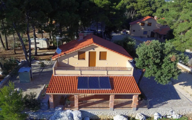 Kandarola Resort