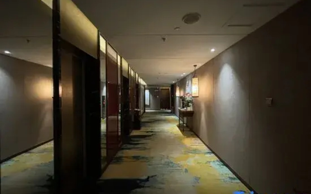 Jingfang X E-Sports Hotel (Guanghua Park Subway Station)