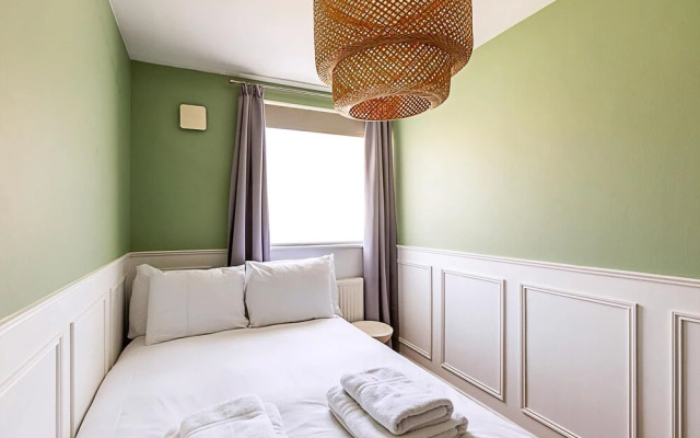 Stylish Islington Garden Flat Sleeps Four