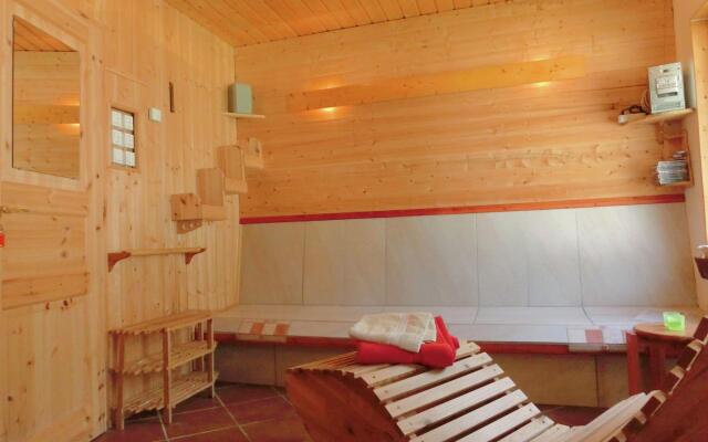 Cosy Apartment With Covered Porch