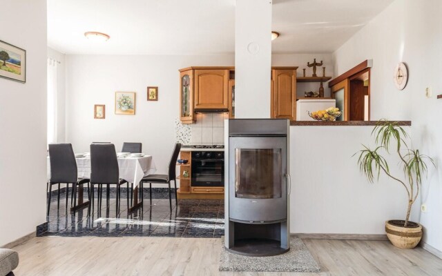 Nice Home in Povljana With Wifi and 2 Bedrooms