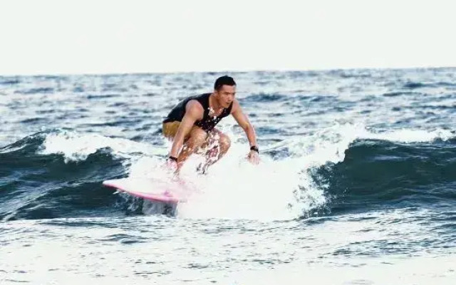 Sanya YOMOVO Surfing Girl Meisu (Wuzhizhou Island Houhai)