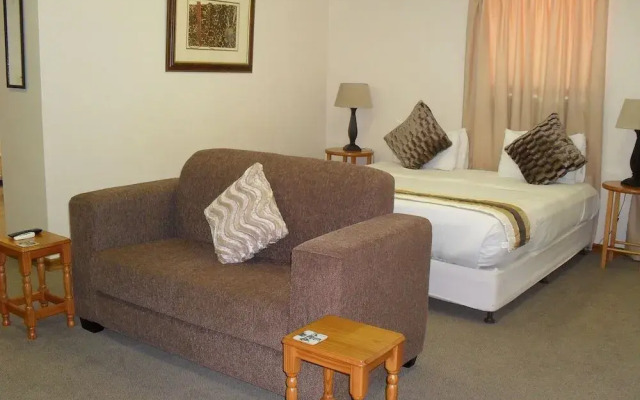 8 Royal Palm Bed & Breakfast