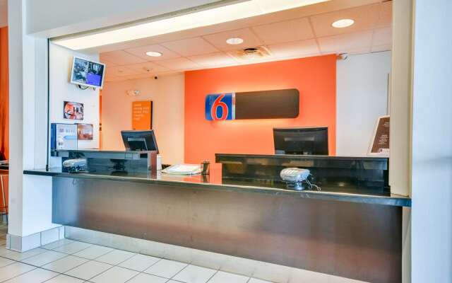 Motel 6 Biloxi, MS - Beach