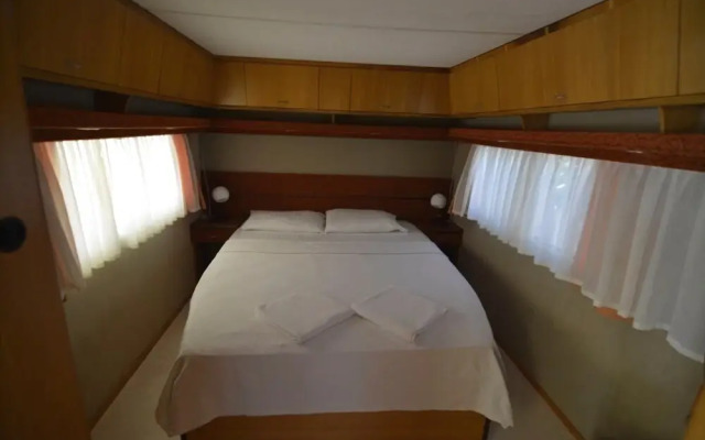 Golden Sand Beach & Caravan