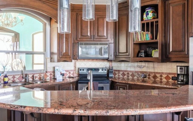 Luxury Beachfront Condo on Sandy Beach