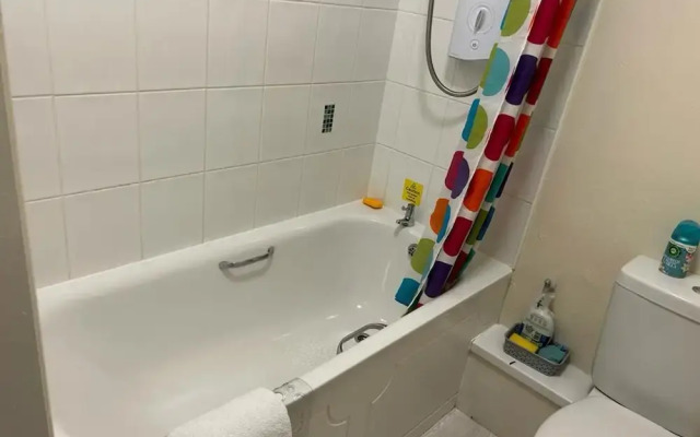 Leeds Cute 1 bed Apt, Garden, Free Wifi & Parking