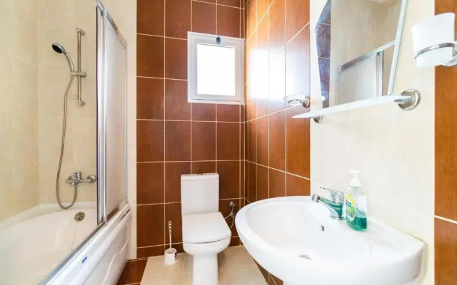 Beautiful & Quiet Two-Bedroom Apartment with Private Garden Lukomorye C1