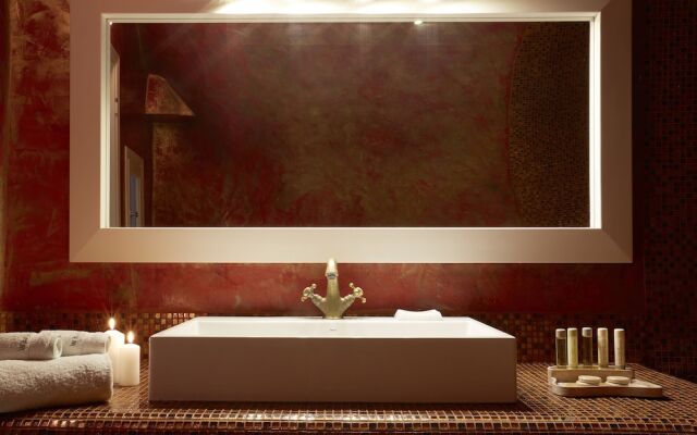 White Santorini Suites & Spa