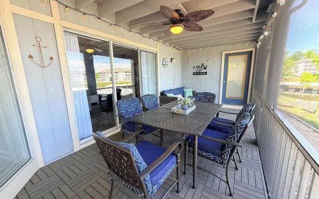 Lazy L at the Lake Chic 3 BDR Condo w/ Boat Slip