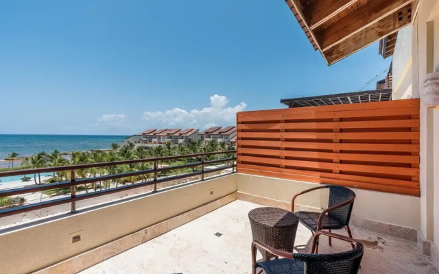 Beachfront w Jacuzzi Sotogrande at Cap Cana