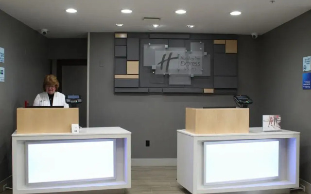 Holiday Inn Express & Suites Bartow