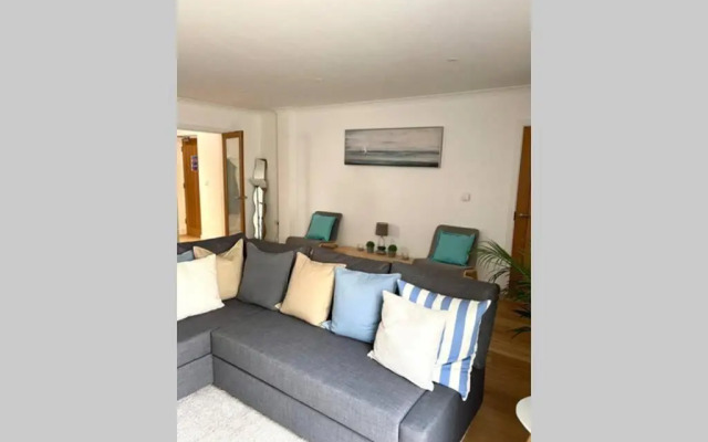 Luna Beach - Luxury Carbis Bay Apartment + Parking