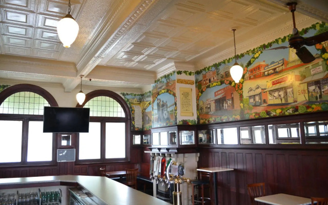 Historic Hydro Motor Inn