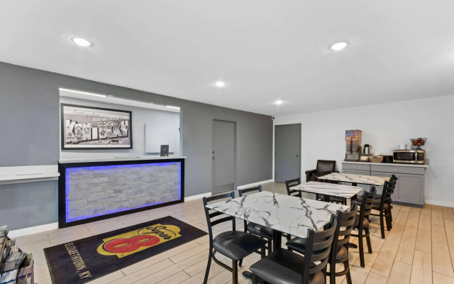 Super 8 by Wyndham Elizabethtown
