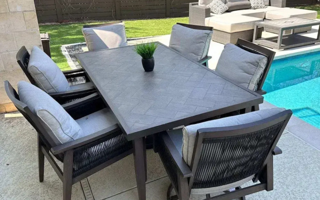 Newly Built Poolside Home w Balcony BBQ