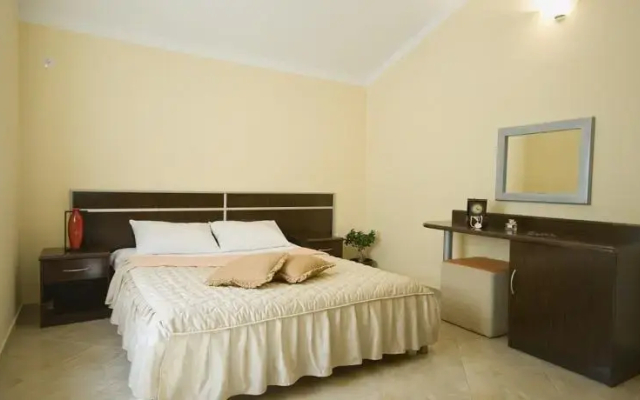 Contessa Apartments