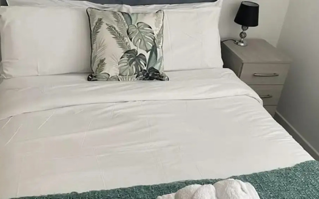 1br-sleeps3-parking-nearcitycentre-shoppingcentre