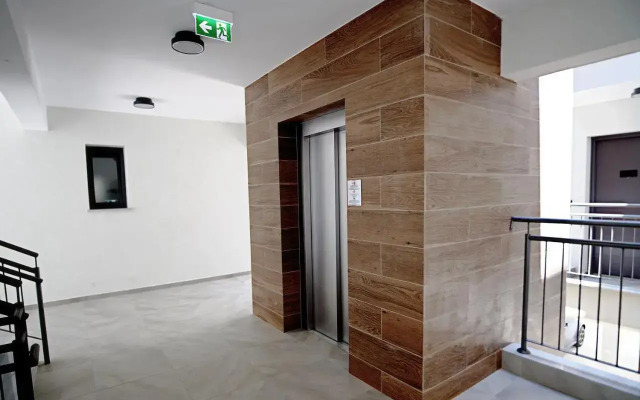 Golden Tree Apartment