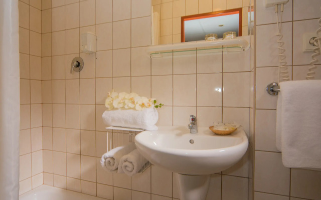 TOP HOTEL Praha & Conference Centre