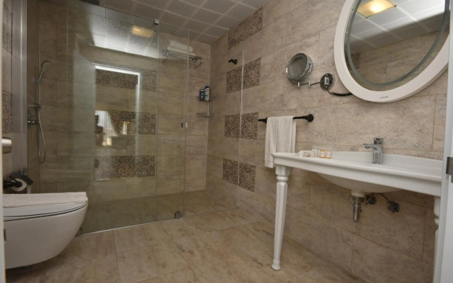 Aurasia Beach Hotel