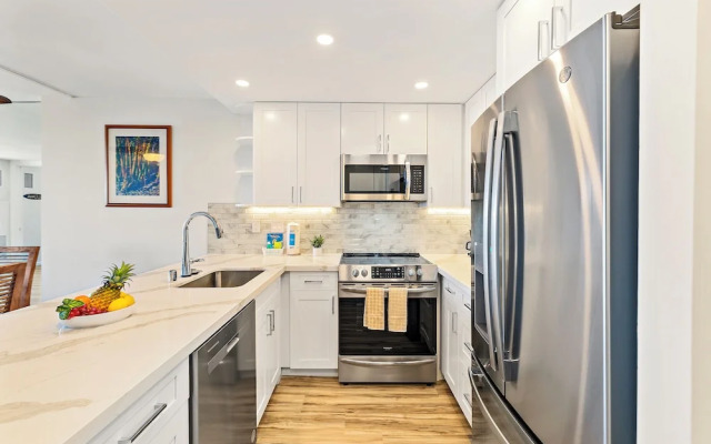 Ocean View 1BR at Ilikai Marina