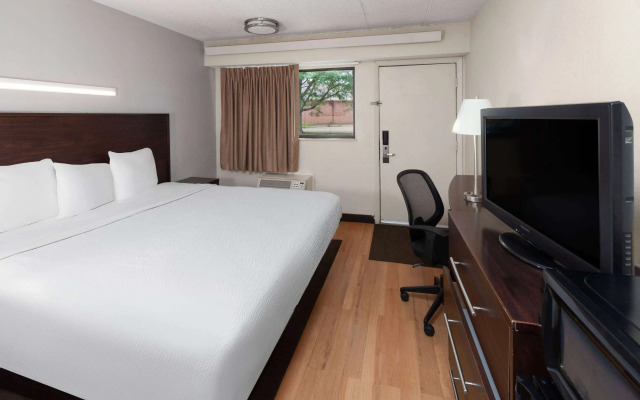 Travelodge by Wyndham Peoria