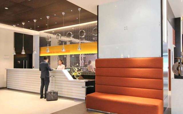 ibis One Central Hotel