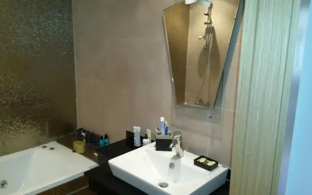 Apartment With 3 Bedrooms in Sidi Bouknadel, With Shared Pool and Terrace