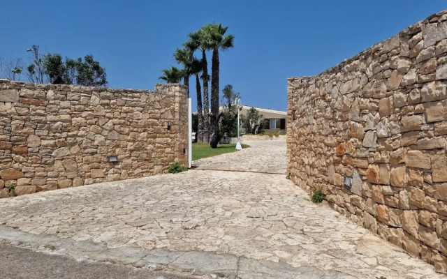 Villa With Swimming Pool Sleeps 8 Three Bedrooms