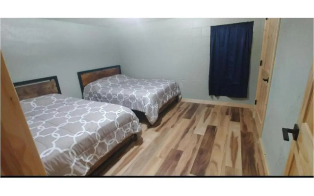 OYO Crossroads Inn