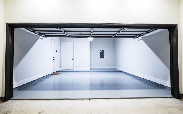 Kaizer Anthony Living