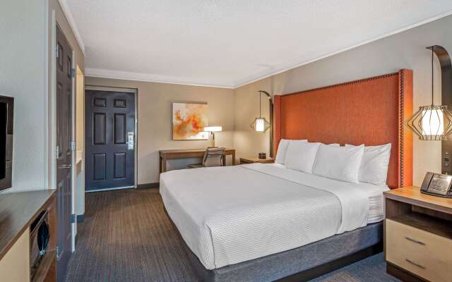 La Quinta Inn & Suites by Wyndham San Francisco Airport N