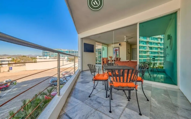 2BR With Private Balcony - Oceanfront Building