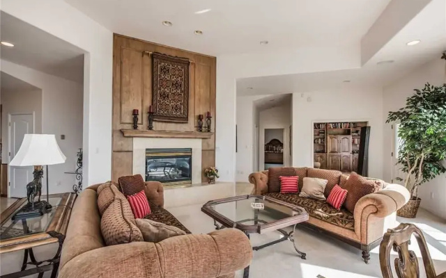 Partridge Home - Six Bedroom Cabin with Hot Tub