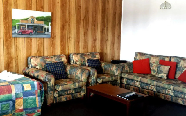 Lantern Court Motel