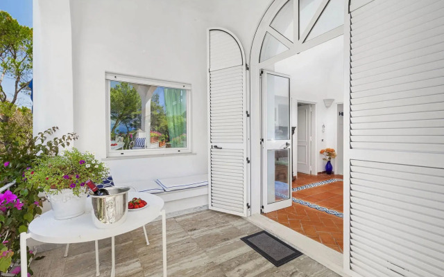 Charming Villa in Capri with pool and sea-view-VILLA MARINA