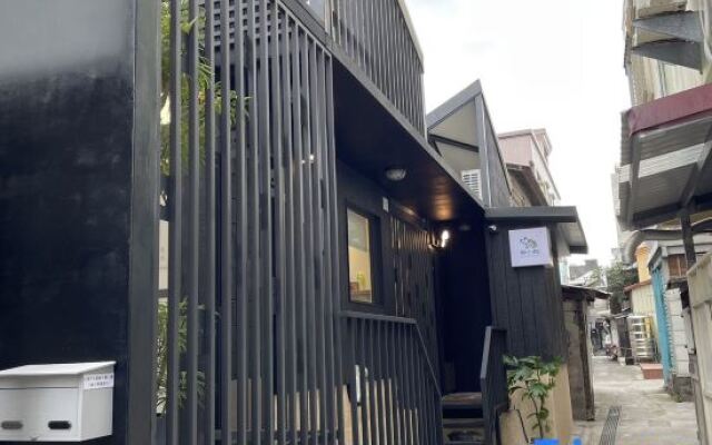 Paw-some Hostel