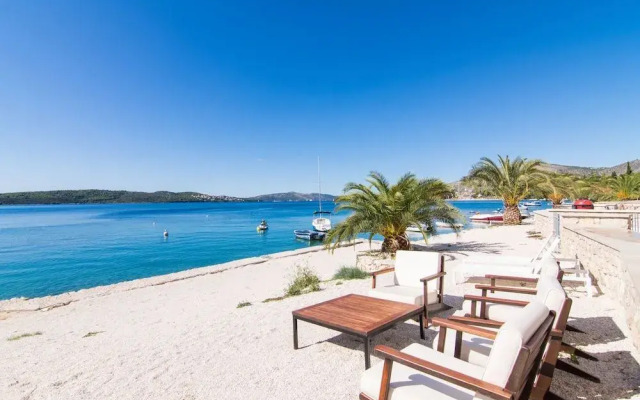 Livingstone Beach House